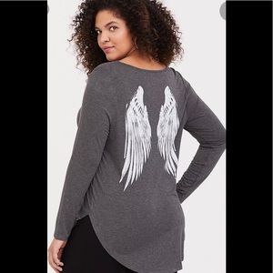 Torrid sz3 super soft knit tee with angel wings